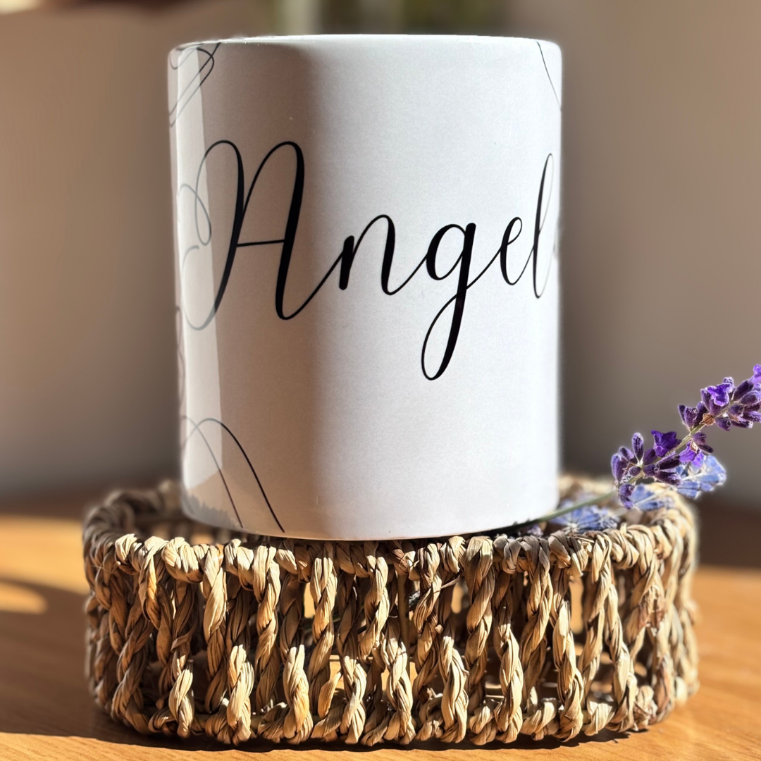 Taza  “Angela” – Minimalista Blanco y Negro